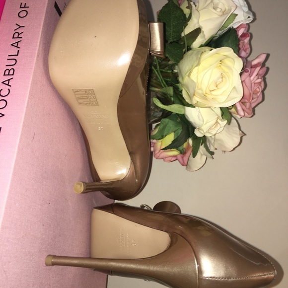 Valentino - Picture 3 of 7